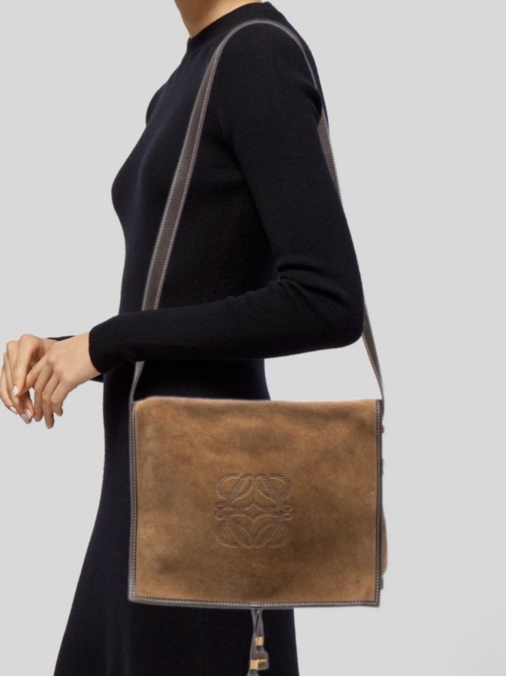Loewe
Signature Crossbody Bag Vintage - Picture 3 of 4